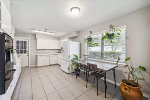 5811 Spruce Forest Dr, Houston, TX 77092 - Photo 3