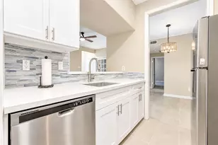 706 Bering Dr, Houston, TX 77057 - Photo 9
