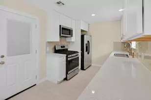 5502 Effingham Dr, Houston, TX 77035 - Photo 9