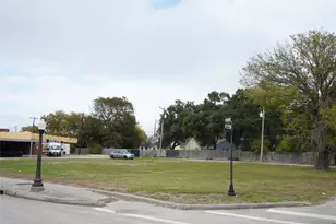 802 9th Ave N, Texas City, TX 77590 - Photo 1