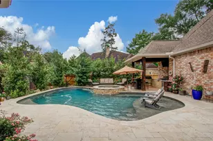 2 English Glade Ct, The Woodlands, TX 77381 - Photo 1