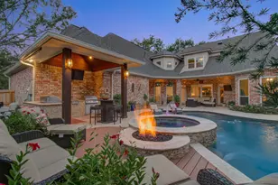 2 English Glade Ct, The Woodlands, TX 77381 - Photo 1