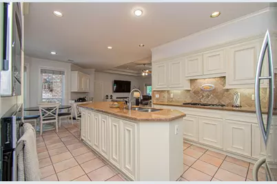 2 English Glade Court #2, The Woodlands, TX 77381 - Photo 15