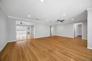 8511 Bluegate St, Houston, TX 77025 - Photo 3