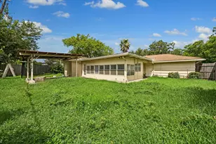 8511 Bluegate St, Houston, TX 77025 - Photo 13
