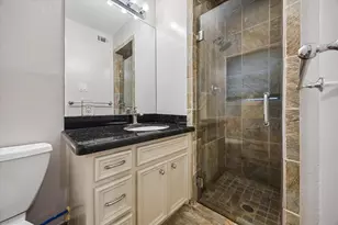 8511 Bluegate St, Houston, TX 77025 - Photo 15