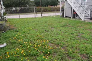 4028 Sealy St, Galveston, TX 77550 - Photo 9