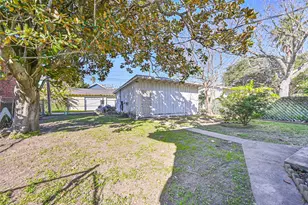 3124 Ave R 1/2, Galveston, TX 77550 - Photo 41