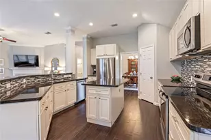 101 Arbor Springs Ln, Dickinson, TX 77539 - Photo 9