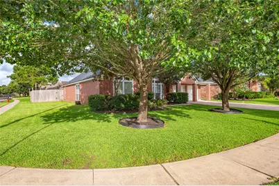 101 Arbor Springs Lane, Dickinson, TX 77539 - Photo 35