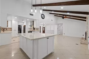 9814 Sageroyal Ln, Houston, TX 77089 - Photo 11