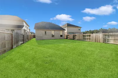 1426 Northwood Bluff Lane, Pinehurst, TX 77362 - Photo 3