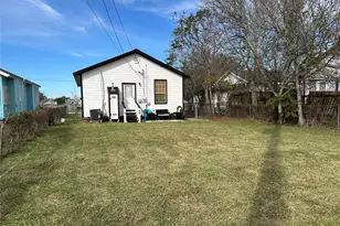 4009 Avenue L, Galveston, TX 77550 - Photo 11