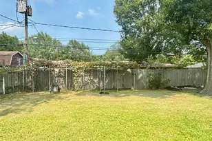 1701 Gillette St, Baytown, TX 77520 - Photo 21