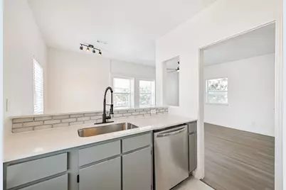 415 Fairview Avenue #9, Houston, TX 77006 - Photo 9