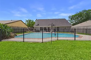 416 Meadowpoint Dr, League City, TX 77573 - Photo 39