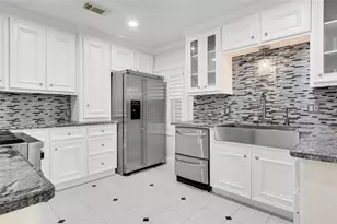 317 Avenue of Oaks St, Houston, TX 77009 - Photo 17