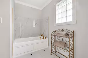 317 Avenue of Oaks St, Houston, TX 77009 - Photo 31