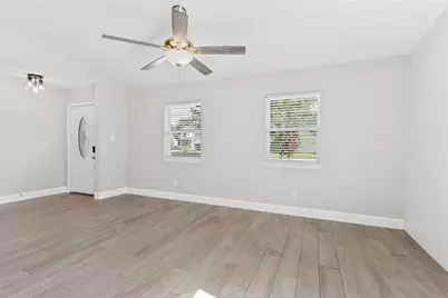 909 Stewart Street, Montgomery, TX 77316 - Photo 5