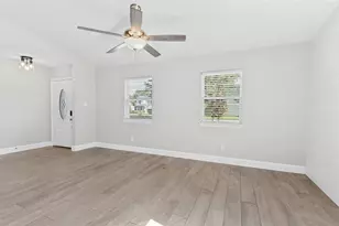 909 Stewart St, Montgomery, TX 77316 - Photo 5