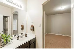 49 Woodland Hills Dr, Conroe, TX 77303 - Photo 11