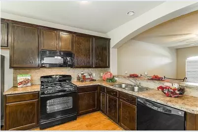 49 Woodland Hills Drive #B, Conroe, TX 77303 - Photo 5