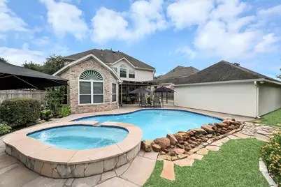 16 Twin Valley Drive, Sugar Land, TX 77479 - Photo 9