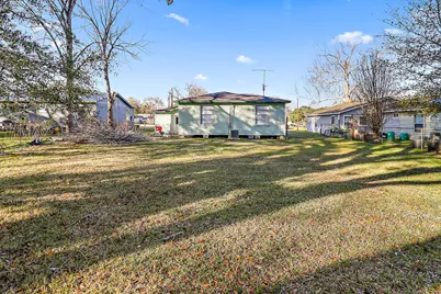 506 Trinity, Anahuac, TX 77514 - Photo 17