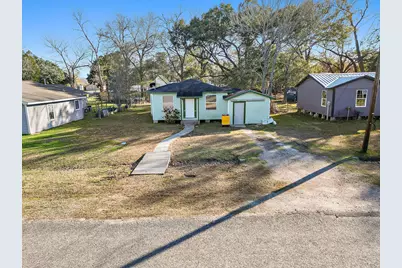 506 Trinity, Anahuac, TX 77514 - Photo 1