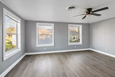 506 Trinity, Anahuac, TX 77514 - Photo 3