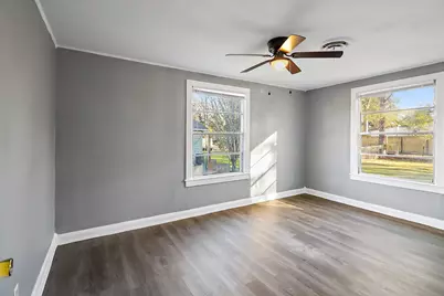 506 Trinity, Anahuac, TX 77514 - Photo 11