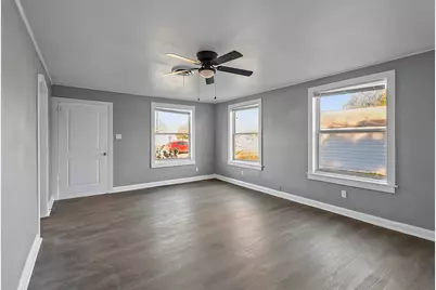 506 Trinity, Anahuac, TX 77514 - Photo 15