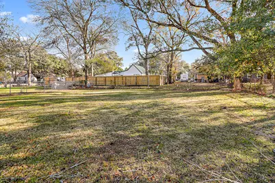 506 Trinity, Anahuac, TX 77514 - Photo 19