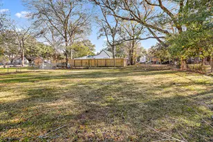 506 Trinity, Anahuac, TX 77514 - Photo 19