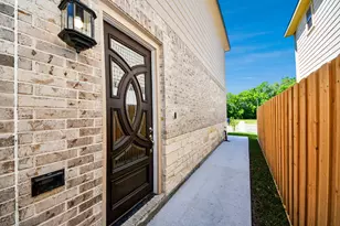 8304 S Breeze Dr, Houston, TX 77071 - Photo 3