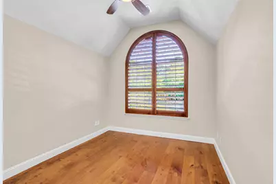 75 E Lakeridge Drive, The Woodlands, TX 77381 - Photo 25