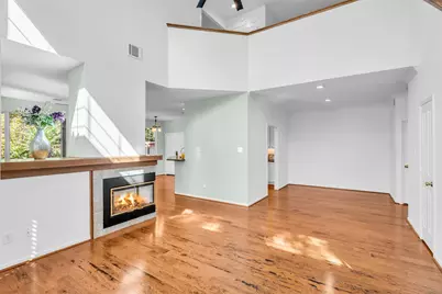 75 E Lakeridge Drive, The Woodlands, TX 77381 - Photo 9