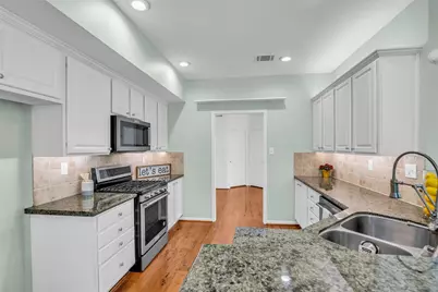 75 E Lakeridge Drive, The Woodlands, TX 77381 - Photo 23