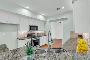 75 E Lakeridge Dr, The Woodlands, TX 77381 - Photo 5