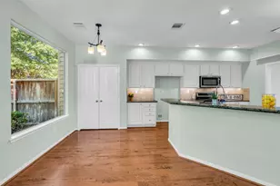 75 E Lakeridge Dr, The Woodlands, TX 77381 - Photo 19