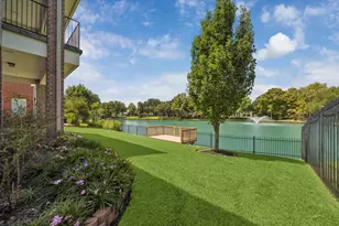 423 Brook Shore Ct, Sugar Land, TX 77478 - Photo 5