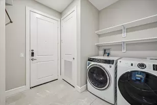 9757 Katy Freeway, Houston, TX 77024 - Photo 15