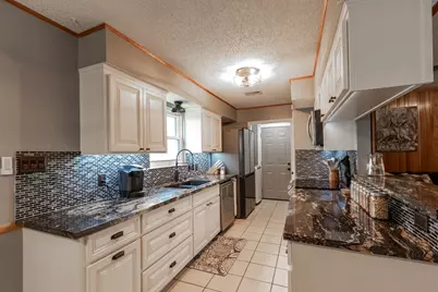 67 Sweetgum Court, Lake Jackson, TX 77566 - Photo 5