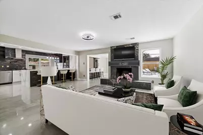 2302 Brooktree Drive, Houston, TX 77008 - Photo 3