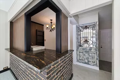 2302 Brooktree Drive, Houston, TX 77008 - Photo 23