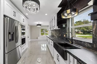 2302 Brooktree Drive, Houston, TX 77008 - Photo 27