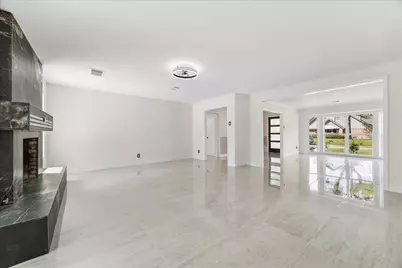 2302 Brooktree Drive, Houston, TX 77008 - Photo 19