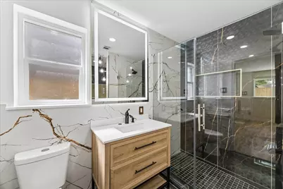 2302 Brooktree Drive, Houston, TX 77008 - Photo 33