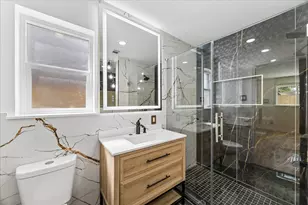 2302 Brooktree Dr, Houston, TX 77008 - Photo 33