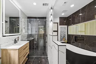 2302 Brooktree Dr, Houston, TX 77008 - Photo 31